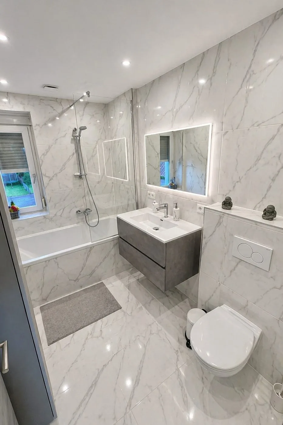 Salle de bain rénovée effet marbre